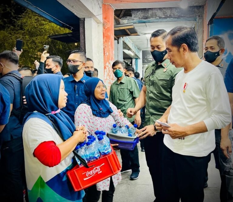 Sebuah Momen Saat Presiden Jokowi Sapa Masyarakat Di Malioboro
